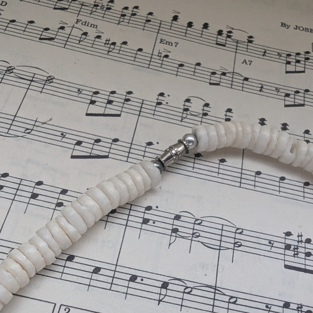 Elegant White Beaded Necklace - Picture 6 of 7